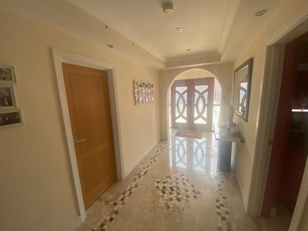 Buckland Avenue, Slough, SL3 5 bed detached house £1,250,000