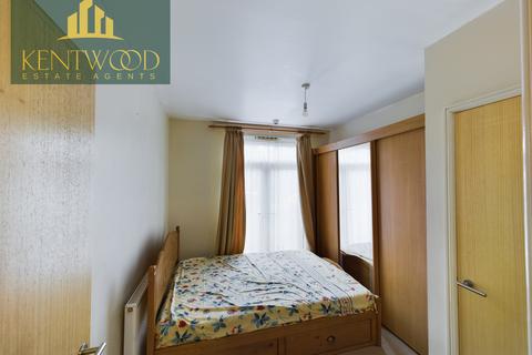 1 bedroom flat for sale, Kittiwake House, Slough SL1