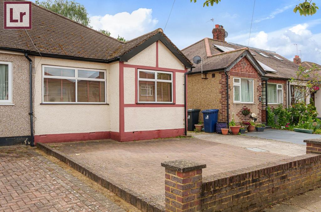 Sandown Way, Northolt, UB5 2 bed semidetached bungalow £549,950