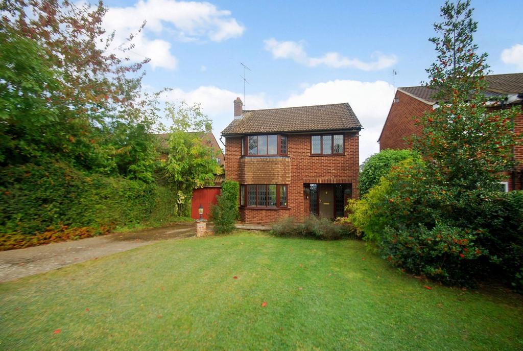 Crabtree Close, Beaconsfield, HP9 4 bed detached house - £1,100,000
