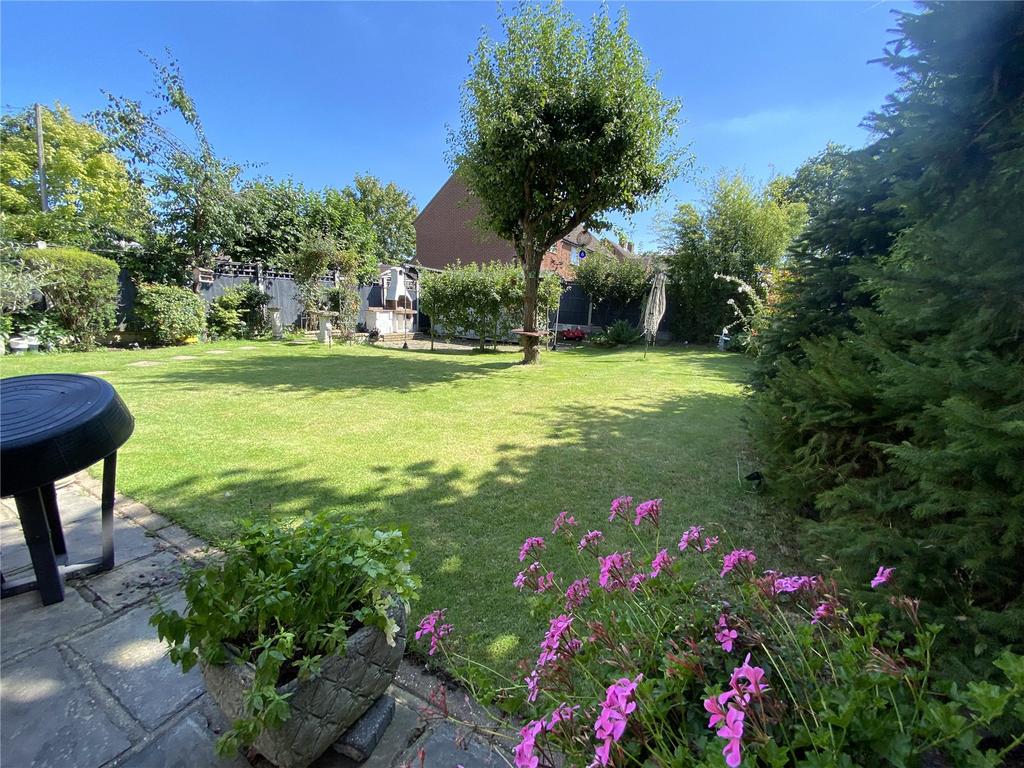 Scrub Lane, Hadleigh, Benfleet, Essex, SS7 4 bed detached house for