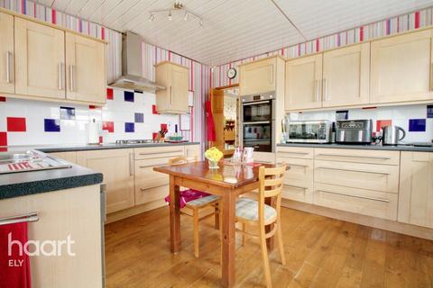 4 bedroom detached bungalow for sale - Ely Road, Witcham Toll