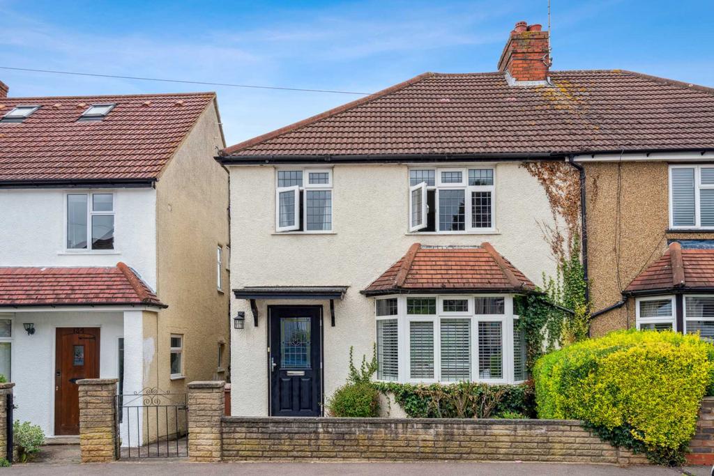 Melbourne Road, Bushey 3 bed semidetached house for sale £599,950