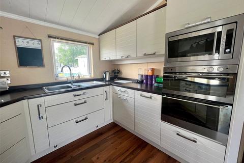 2 bedroom bungalow for sale - Shorefield Road, Downton, Lymington, Hampshire, SO41