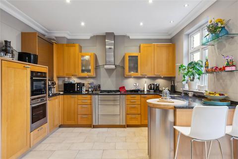 4 bedroom semi-detached house to rent, Whitcome Mews, Richmond, TW9