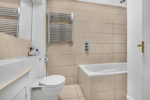 24 Railway Side, London, SW13 0PN