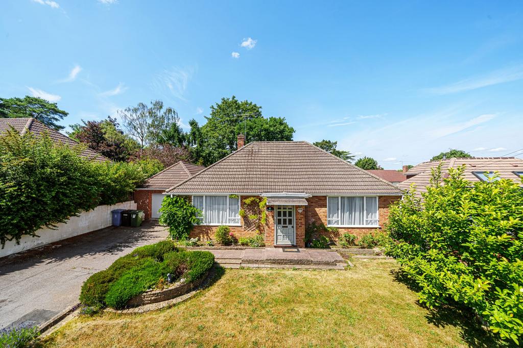 Highclere, Ascot, SL5 3 bed detached bungalow for sale £975,000