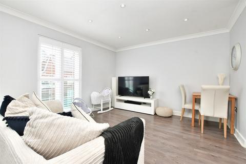 2 bedroom flat for sale, Goodworth Road, Redhill, Surrey