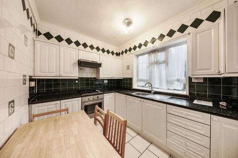 4 bedroom maisonette to rent, Willingham Close, Kentish Town, London