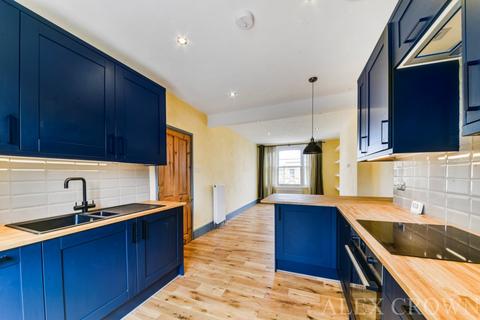 3 bedroom flat to rent, Marlborough Road, Archway