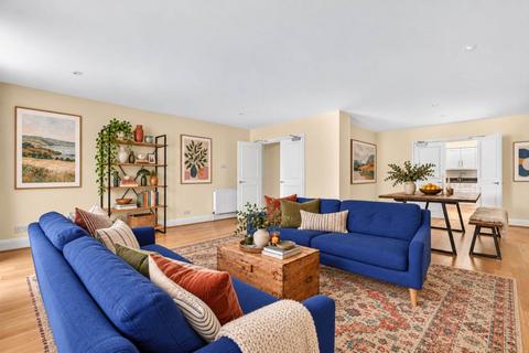 4 bedroom mews to rent, Spencer Place, Canonbury, N1