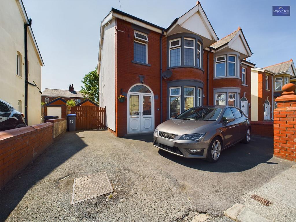 Arlington Avenue, Blackpool, FY4 3 bed semidetached house for sale £