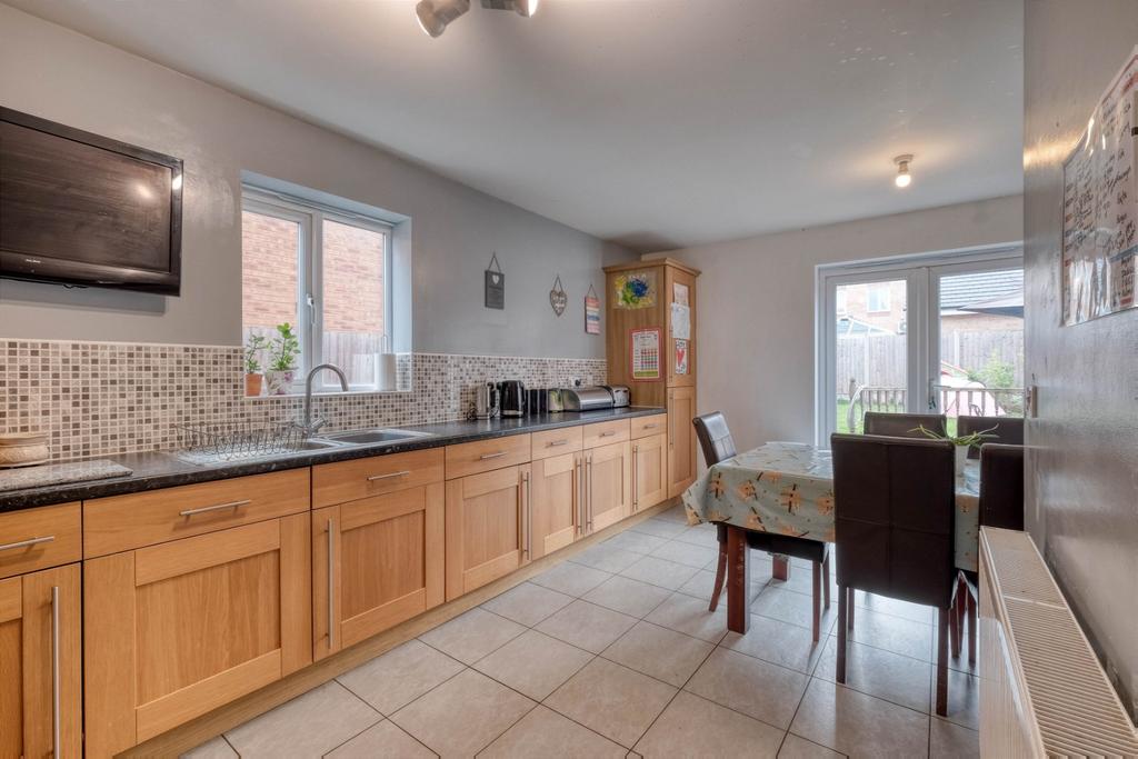 Newton Road, Breme Park, Bromsgrove... 4 bed semidetached house £375,000