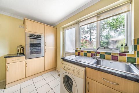 42 Barnsnap Close, Horsham, RH12 5XY