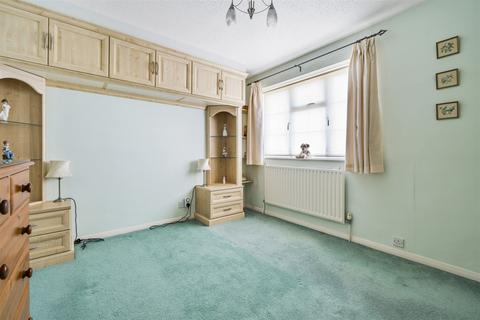 42 Barnsnap Close, Horsham, RH12 5XY