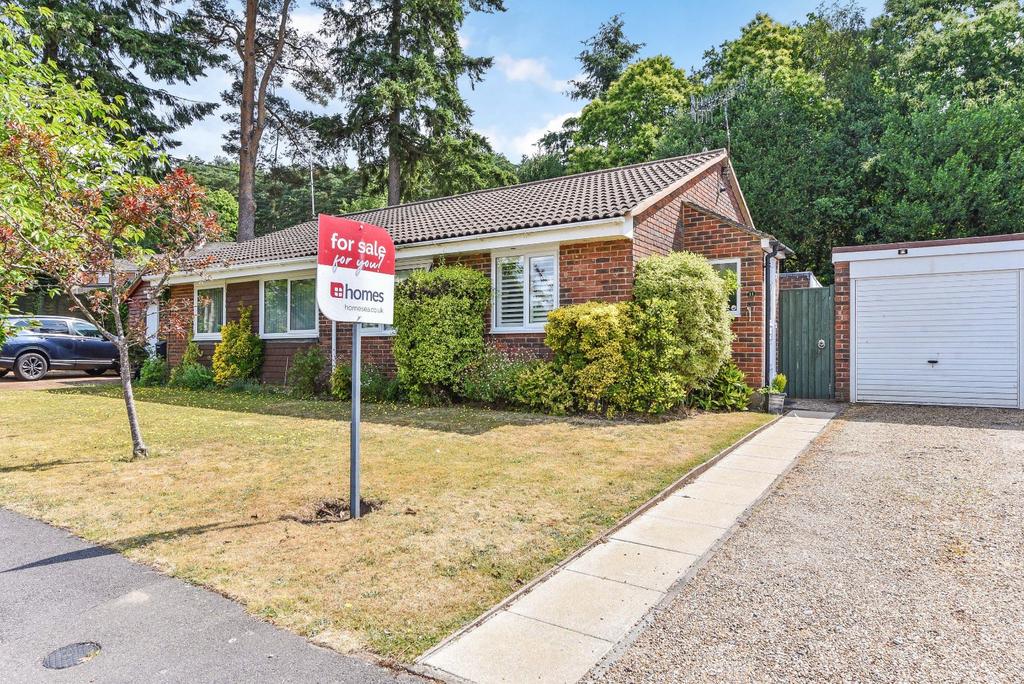 Pine Walk, Liss Forest, Hampshire 2 bed bungalow for sale £400,000