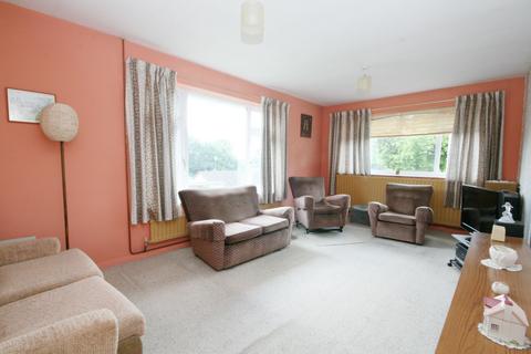 3 bedroom detached bungalow for sale - Manor Drive, Horspath, OX33
