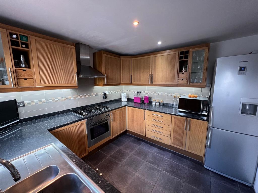 Amos Hill Penygraig Tonypandy 3 bed semidetached house for sale £