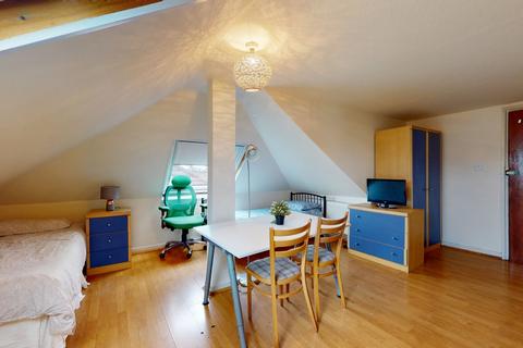 3 bedroom flat share to rent - Cranhurst Road
