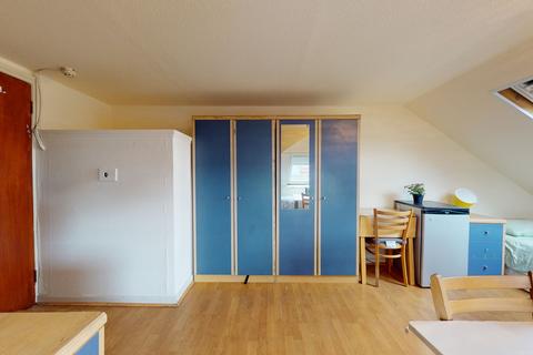 3 bedroom flat share to rent - Cranhurst Road