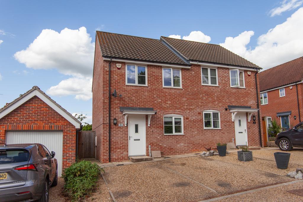 A Modern Two Bedroom Home In A Popular Location
