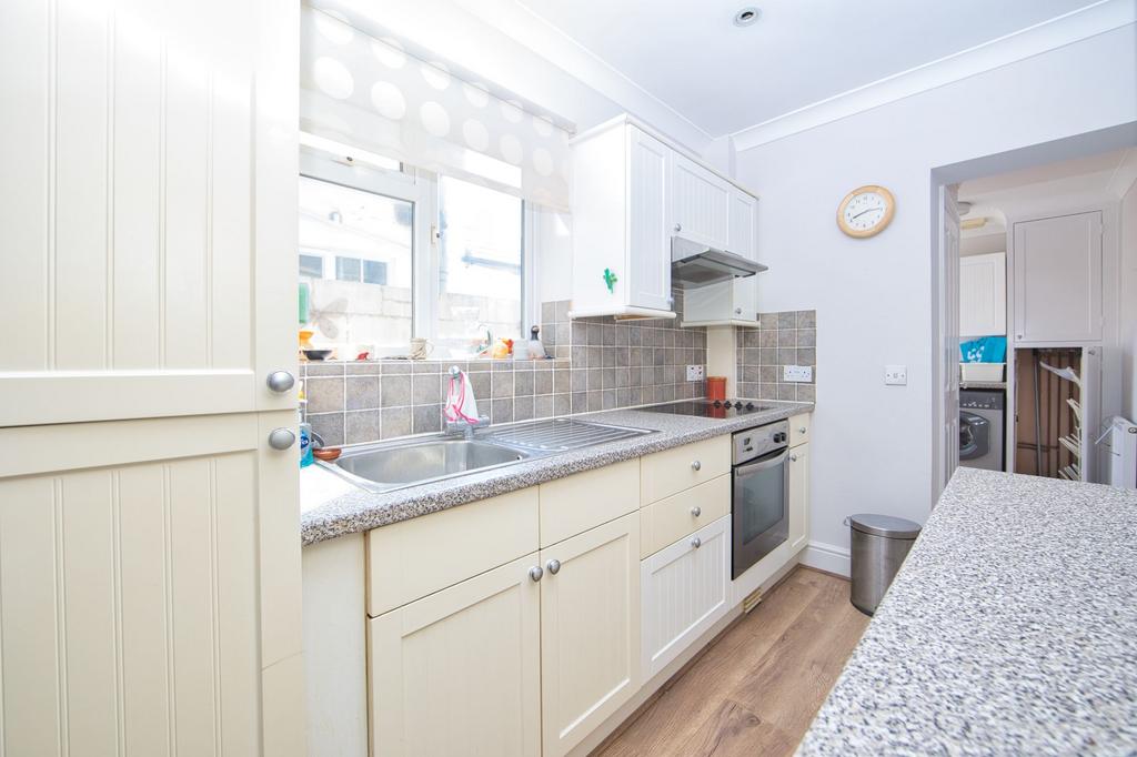 Minnis Lane, Dover, CT17 2 bed terraced house for sale £235,000