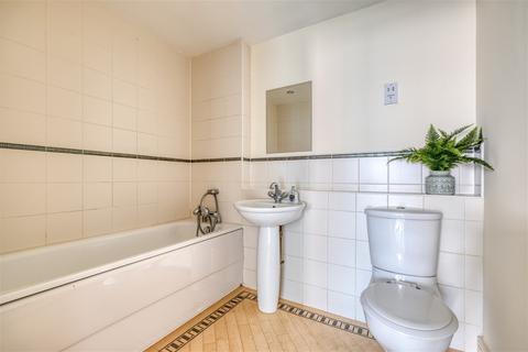 27, St Wulstans Court Bath Road, Worcester, WR5 3ED