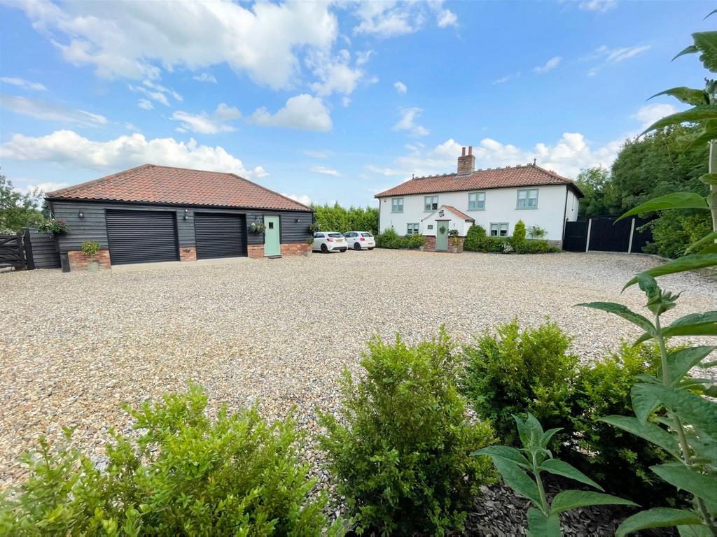 Watton Road, Hingham, Norwich, NR9 4NN 4 bed detached house for sale