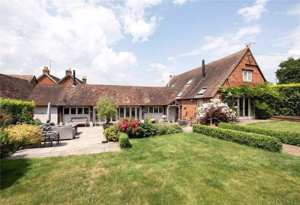 5 bedroom detached house for sale