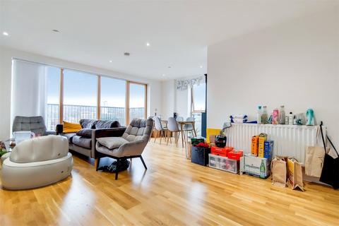 3 bedroom apartment to rent, Wellington Street, London, SE18