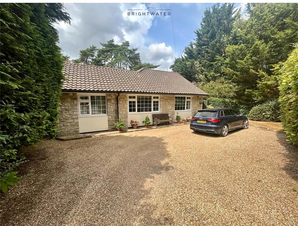 St Ives Park, Ashley Heath, Dorset, BH24 3 bed bungalow £1,750 pcm (£
