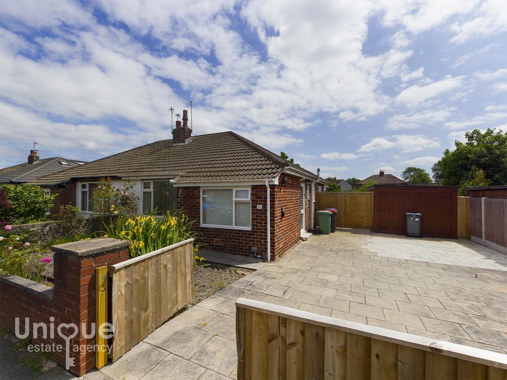 Tarnway Avenue, ThorntonCleveleys, FY5 2 bed bungalow for sale £185,000