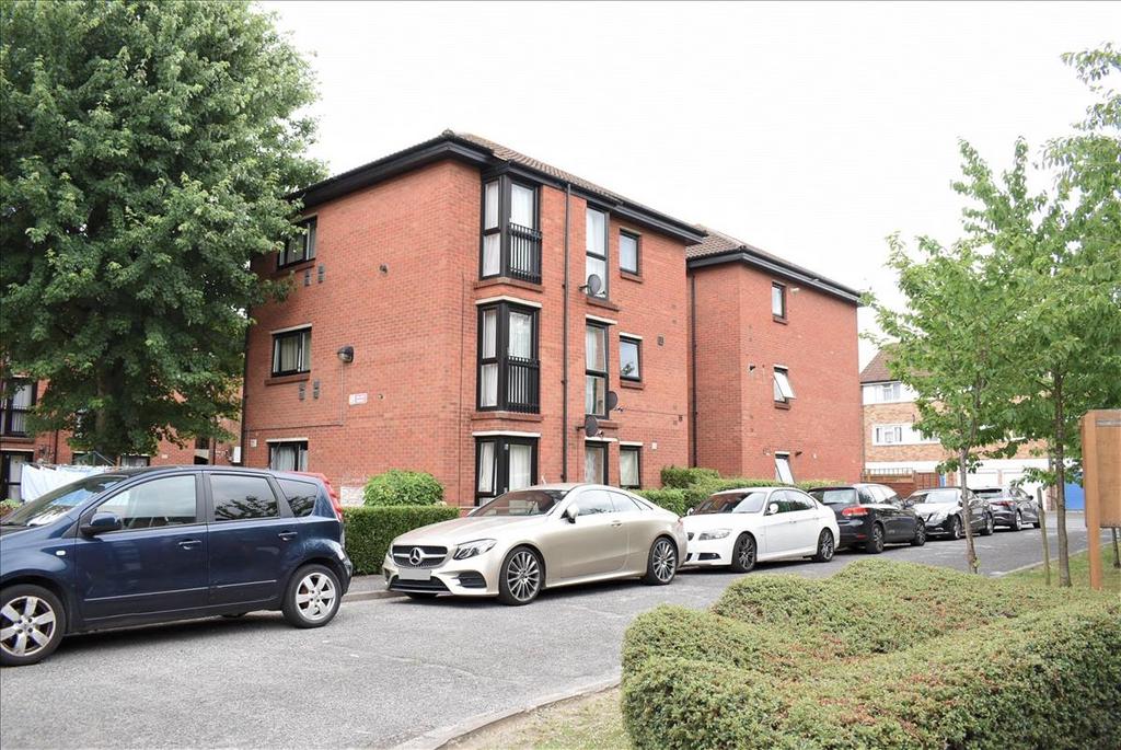 Tw13 Beauclerk Close, Feltham, TW13 2 bed flat - £1,600 pcm (£369 pw)