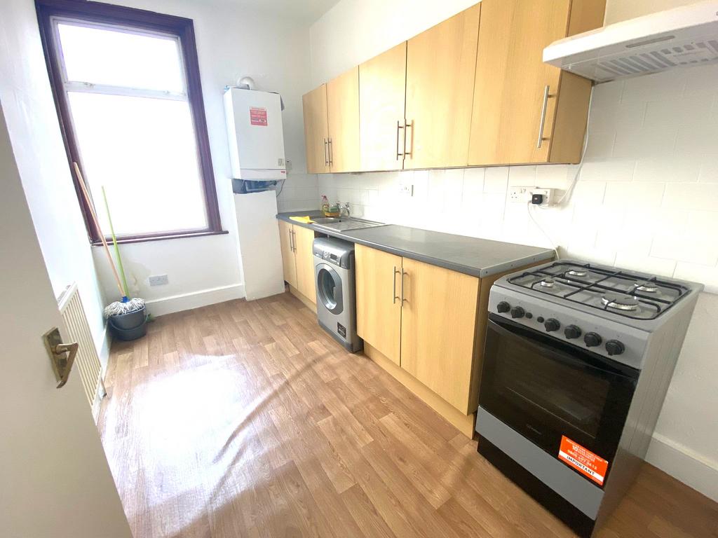 High Road Leyton London E10 5PW 1 bed flat - £1,300 pcm (£300 pw)