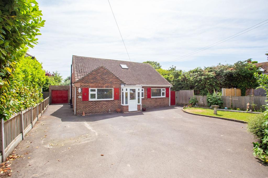 Monkton Street, Monkton, CT12 4 bed chalet for sale £625,000