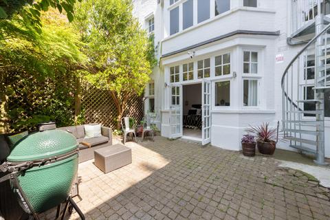 3 bedroom flat for sale, Rosecroft Avenue, London, NW3