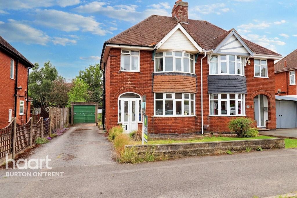 Mead Walk, BurtonOnTrent 3 bed semidetached house for sale £220,000