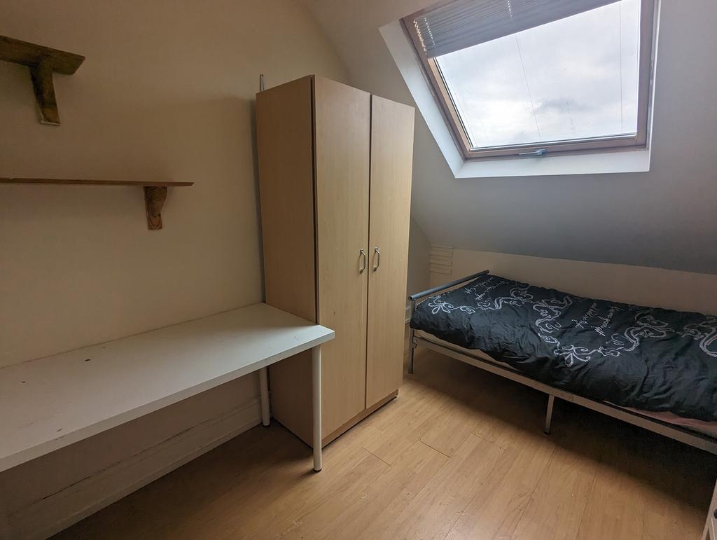 Diana Street, Cardiff. CF24 4TS 1 bed in a house share - £450 pcm (£104 pw)