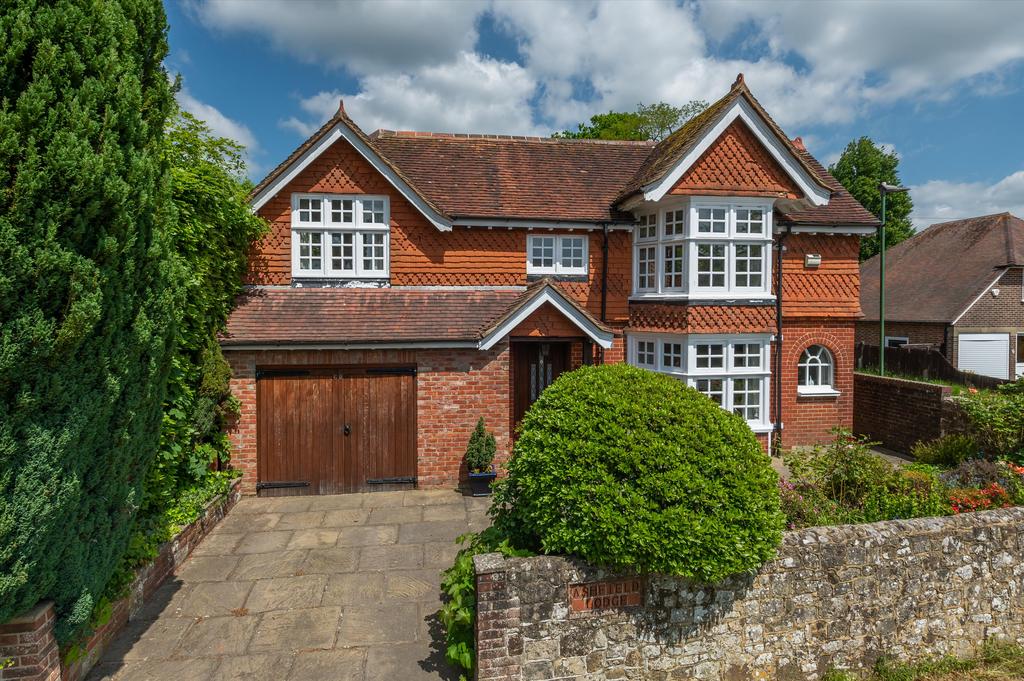 Petersfield Road, Midhurst, West Sussex, GU29 3 bed detached house for