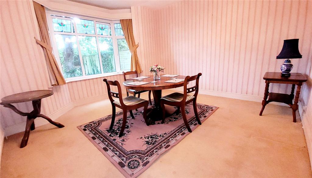 Sitting/Dining Room