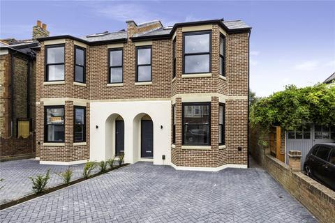 32 Taylor Road, Wallington, SM6 0AX