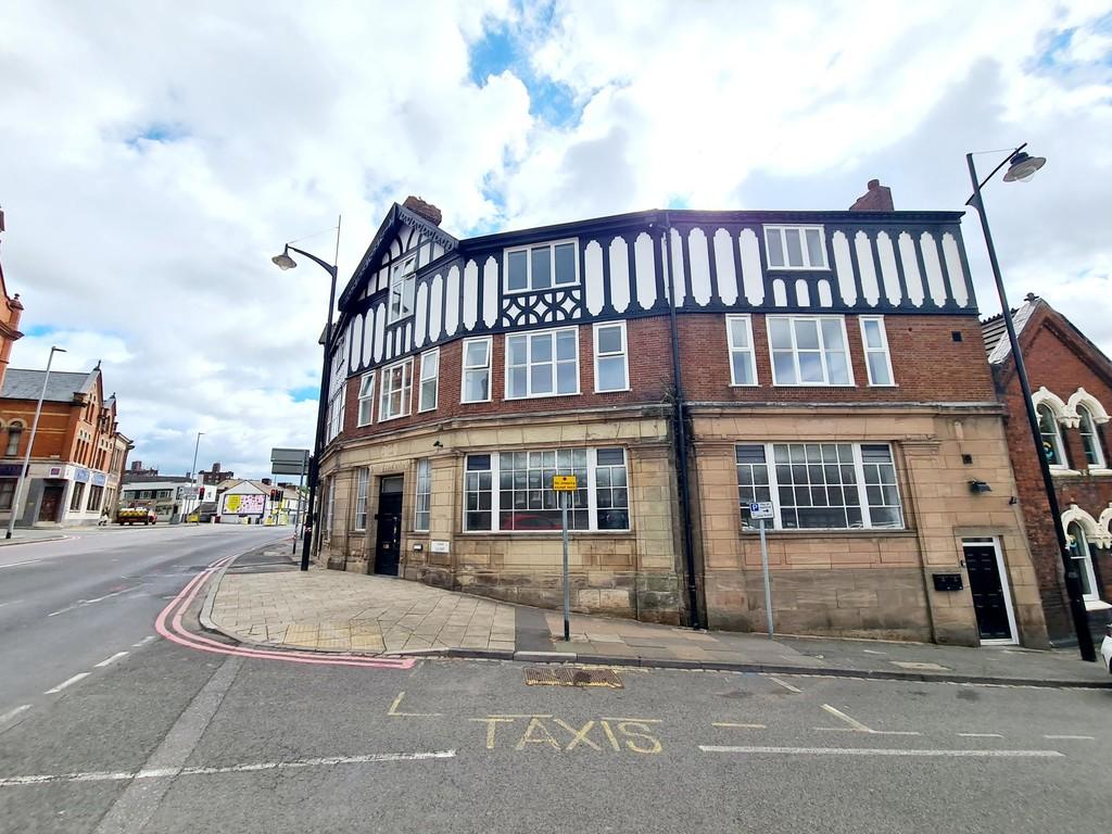 Moorland Road, Burslem, StokeonTrent 2 bed apartment £650 pcm (£150 pw)