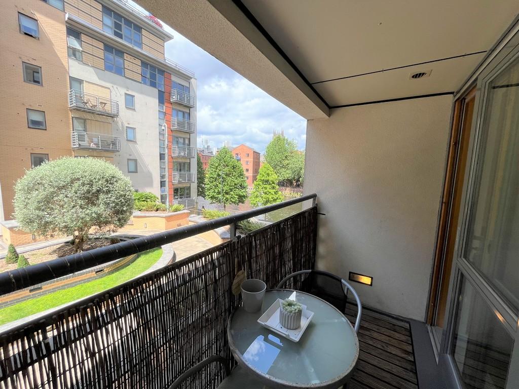 Apartment in Leeds, West Yorkshire - View 2