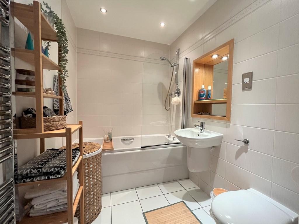 Apartment in Leeds, West Yorkshire - View 4