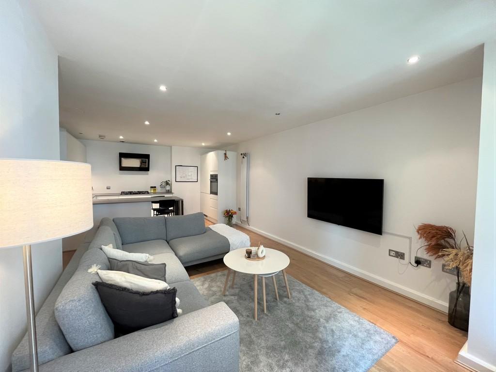Apartment in Leeds, West Yorkshire - View 5
