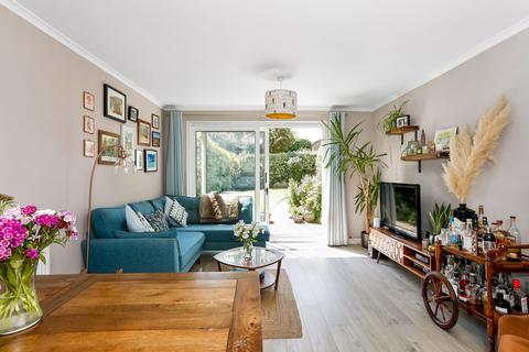 51 Engadine Close, Croydon, CR0 5UU