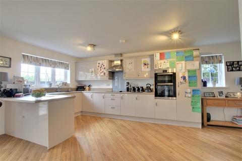 5 bedroom detached house for sale, Woodside Close, Doddington