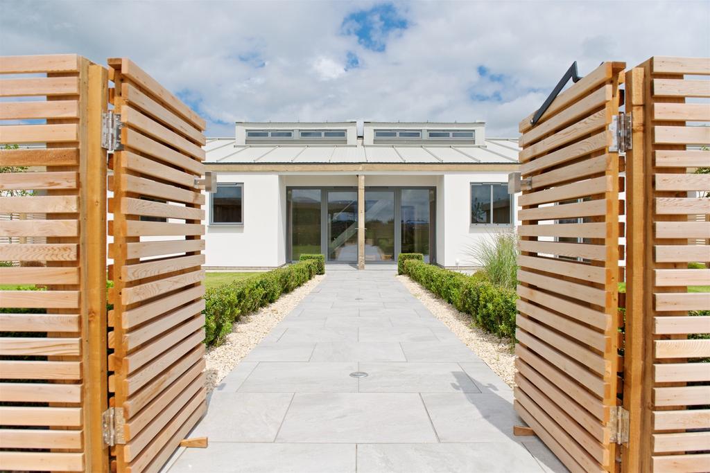 Claydon Rd, Hogshaw 5 bed property £1,000,000