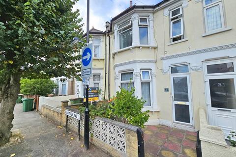 3 bedroom terraced house to rent, Hartley Avenue, East Ham, E6