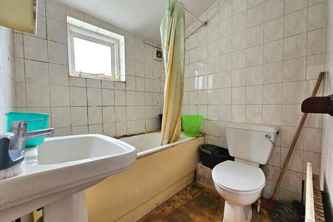 3 bedroom terraced house to rent, Hartley Avenue, East Ham, E6